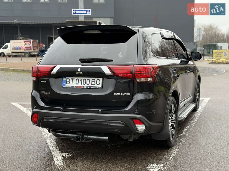 Внедорожник / Кроссовер Mitsubishi Outlander 2017 в Киеве