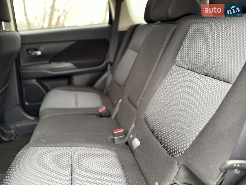 Внедорожник / Кроссовер Mitsubishi Outlander 2017 в Киеве