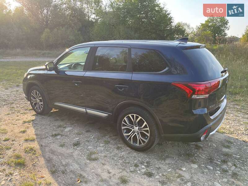 Позашляховик / Кросовер Mitsubishi Outlander 2017 в Богородчанах