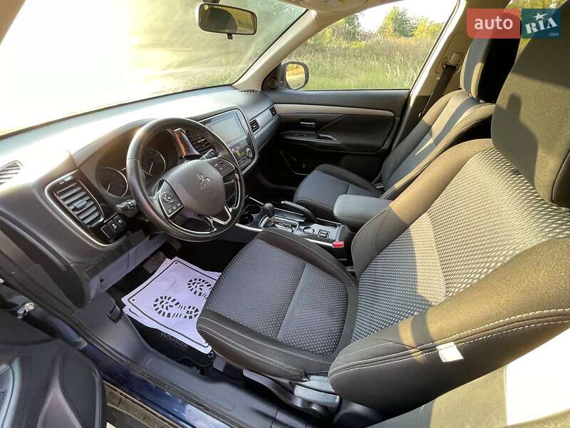 Позашляховик / Кросовер Mitsubishi Outlander 2017 в Богородчанах