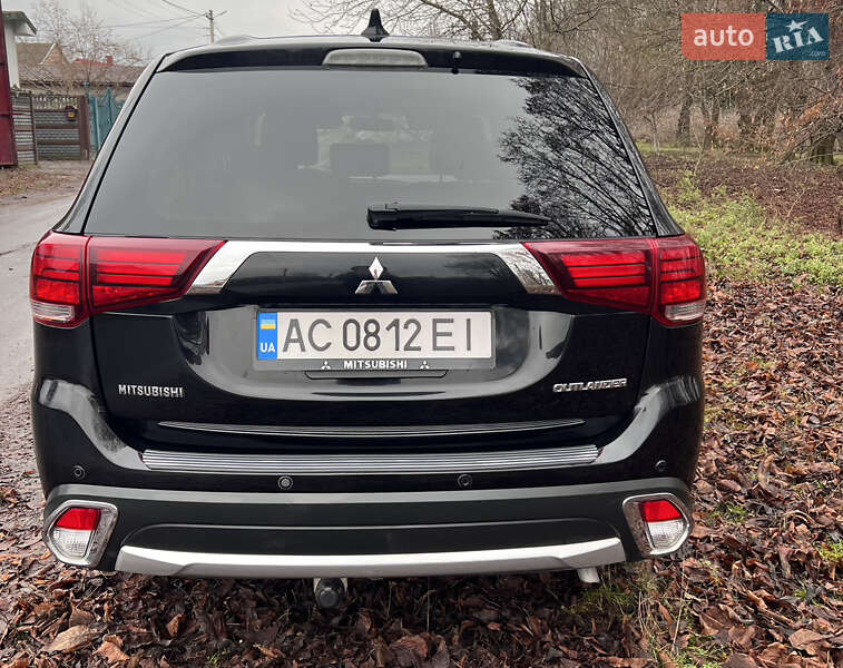 Позашляховик / Кросовер Mitsubishi Outlander 2017 в Луцьку