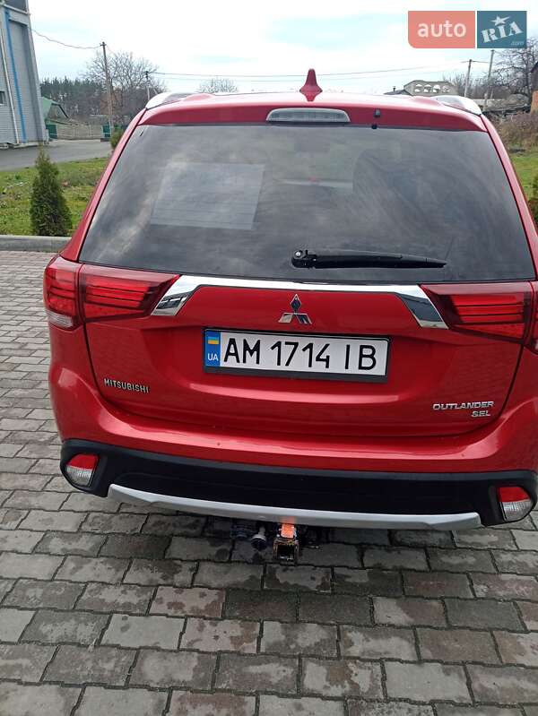 Внедорожник / Кроссовер Mitsubishi Outlander 2016 в Малине фото 3 Внедорожник / Кроссовер Mitsubishi Outlander 2016 в Малине