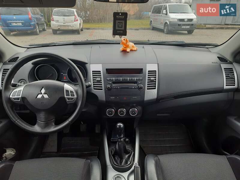 Внедорожник / Кроссовер Mitsubishi Outlander 2009 в Золочеве