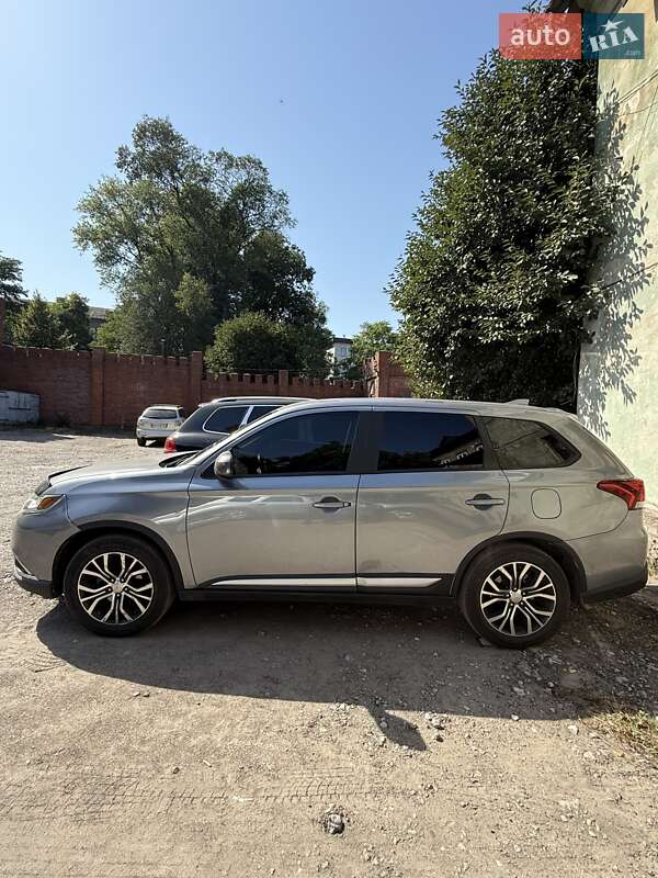 Позашляховик / Кросовер Mitsubishi Outlander 2017 в Кам'янському фото 3 Позашляховик / Кросовер Mitsubishi Outlander 2017 в Кам'янському