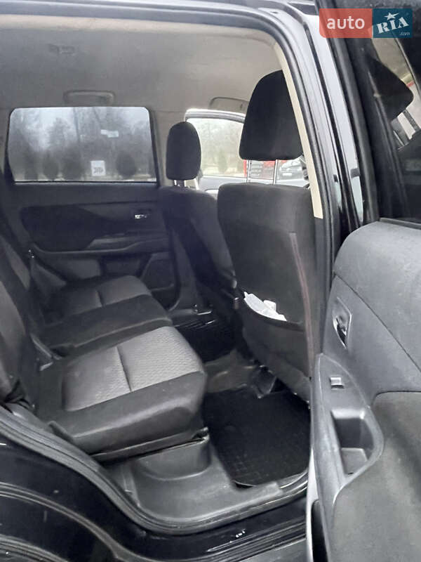 Позашляховик / Кросовер Mitsubishi Outlander 2014 в Чернівцях