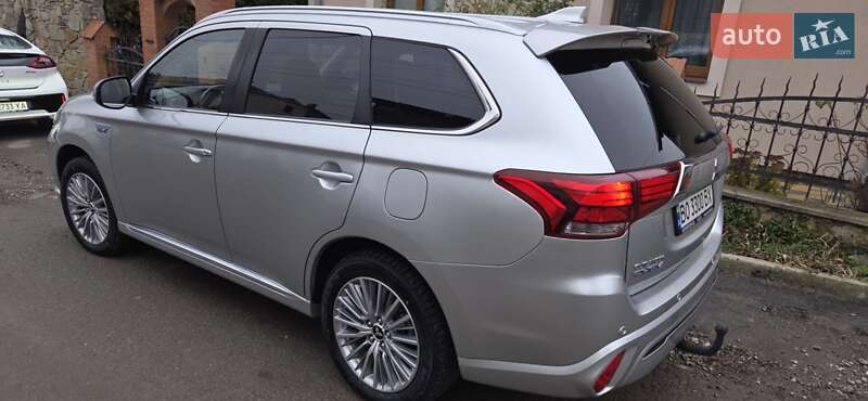 Позашляховик / Кросовер Mitsubishi Outlander 2020 в Тернополі фото 4 Позашляховик / Кросовер Mitsubishi Outlander 2020 в Тернополі