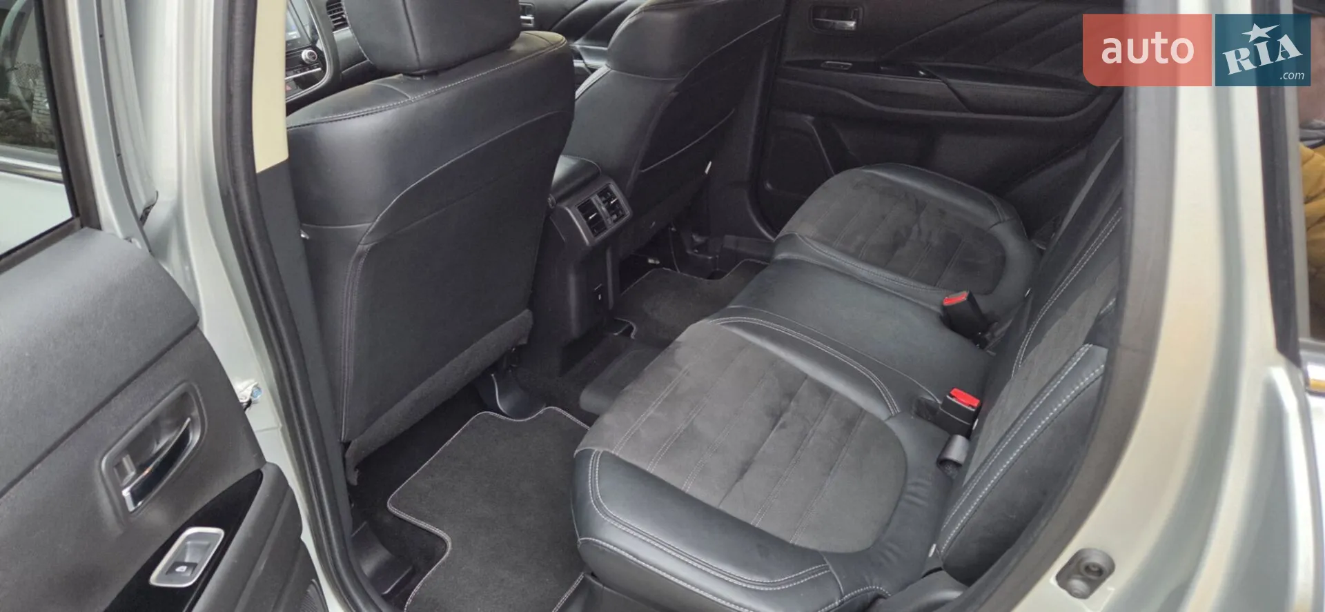 2020 Mitsubishi Outlander - мініатюра 13