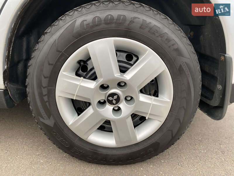 Позашляховик / Кросовер Mitsubishi Outlander 2012 в Києві фото 13 Позашляховик / Кросовер Mitsubishi Outlander 2012 в Києві