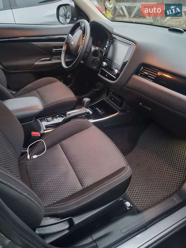 Внедорожник / Кроссовер Mitsubishi Outlander 2020 в Ирпене фото 13 Внедорожник / Кроссовер Mitsubishi Outlander 2020 в Ирпене