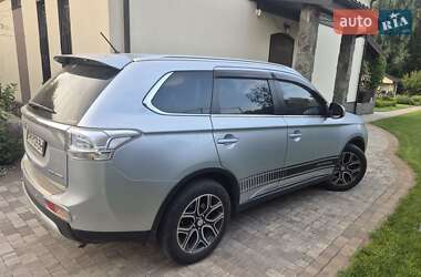 Позашляховик / Кросовер Mitsubishi Outlander 2014 в Києві
