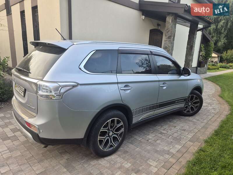 Mitsubishi Outlander 2014