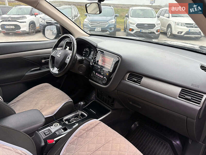 Позашляховик / Кросовер Mitsubishi Outlander 2017 в Львові фото 30 Позашляховик / Кросовер Mitsubishi Outlander 2017 в Львові