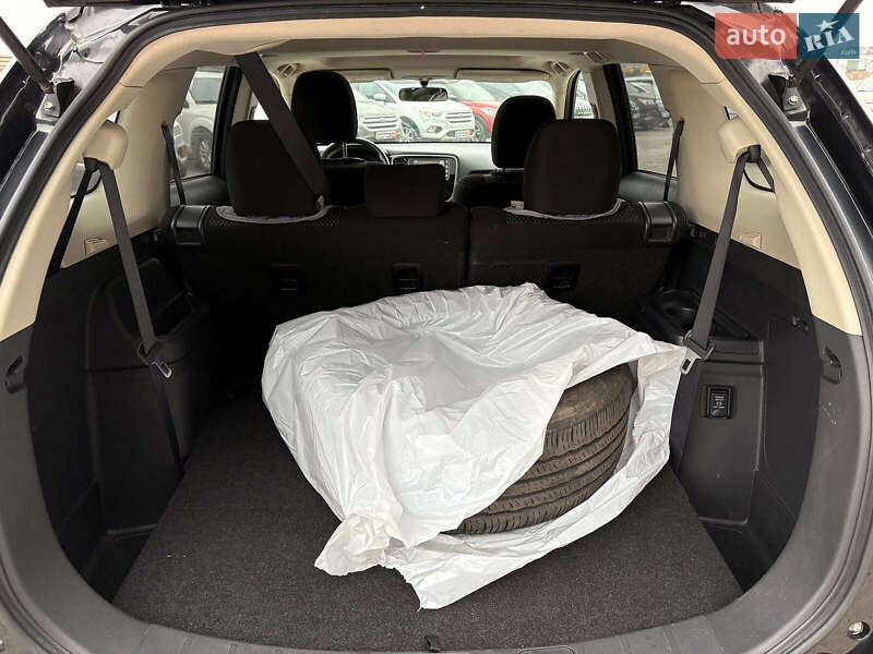 Позашляховик / Кросовер Mitsubishi Outlander 2017 в Львові фото 37 Позашляховик / Кросовер Mitsubishi Outlander 2017 в Львові