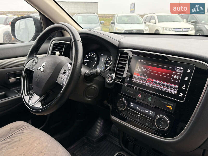 Позашляховик / Кросовер Mitsubishi Outlander 2017 в Львові фото 31 Позашляховик / Кросовер Mitsubishi Outlander 2017 в Львові