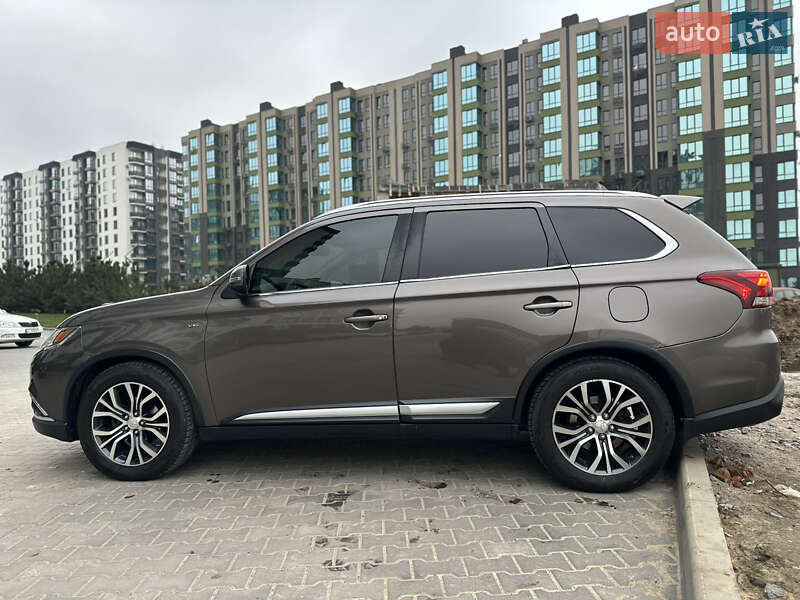 Mitsubishi Outlander 2016