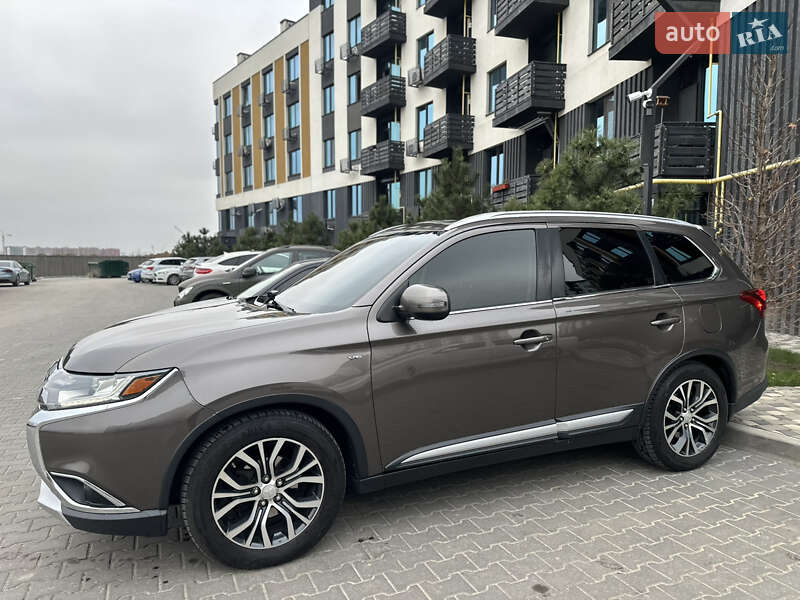 Внедорожник / Кроссовер Mitsubishi Outlander 2016 в Киеве фото 5 Внедорожник / Кроссовер Mitsubishi Outlander 2016 в Киеве