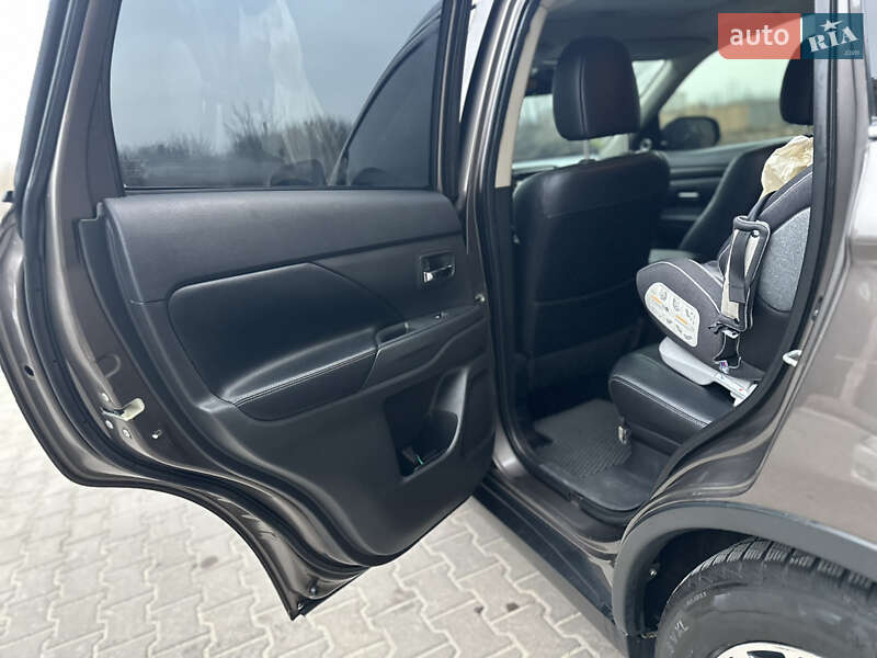 Внедорожник / Кроссовер Mitsubishi Outlander 2016 в Киеве фото 18 Внедорожник / Кроссовер Mitsubishi Outlander 2016 в Киеве