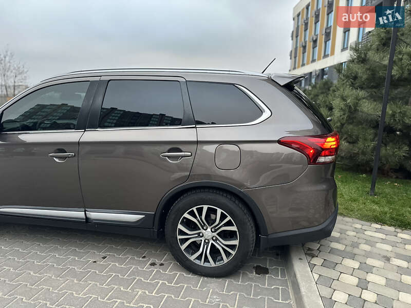 Внедорожник / Кроссовер Mitsubishi Outlander 2016 в Киеве фото 13 Внедорожник / Кроссовер Mitsubishi Outlander 2016 в Киеве