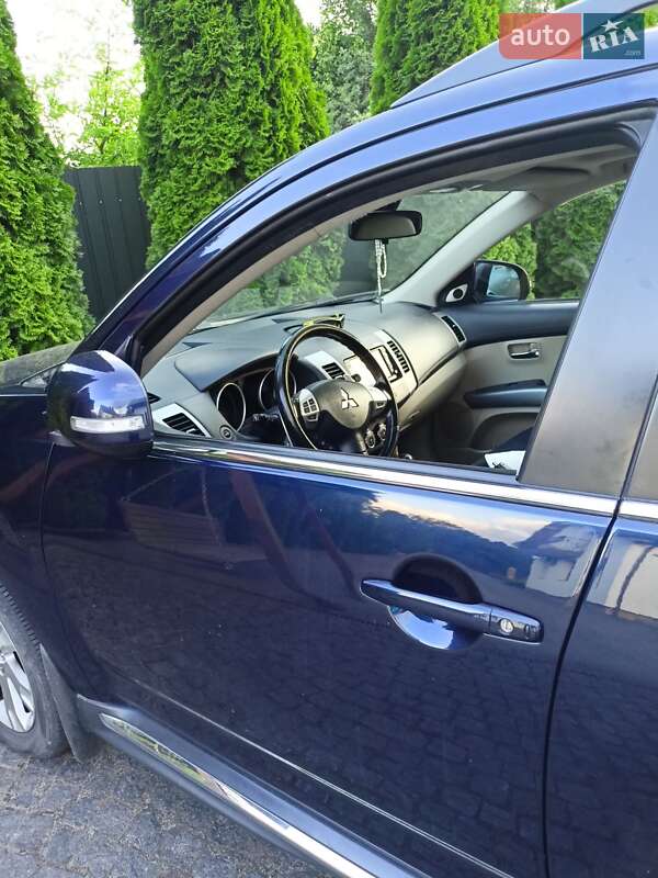 Внедорожник / Кроссовер Mitsubishi Outlander 2011 в Львове