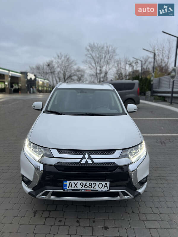 Внедорожник / Кроссовер Mitsubishi Outlander 2018 в Харькове фото 2 Внедорожник / Кроссовер Mitsubishi Outlander 2018 в Харькове