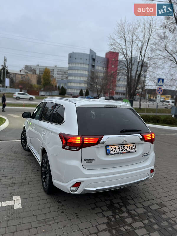 Внедорожник / Кроссовер Mitsubishi Outlander 2018 в Харькове фото 9 Внедорожник / Кроссовер Mitsubishi Outlander 2018 в Харькове