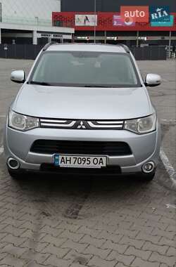 Позашляховик / Кросовер Mitsubishi Outlander 2013 в Києві