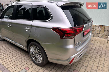 Позашляховик / Кросовер Mitsubishi Outlander 2019 в Львові