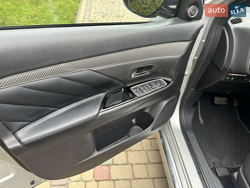 Позашляховик / Кросовер Mitsubishi Outlander 2019 в Львові фото 14 Позашляховик / Кросовер Mitsubishi Outlander 2019 в Львові