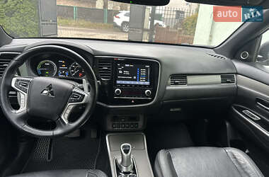 Позашляховик / Кросовер Mitsubishi Outlander 2019 в Львові