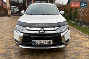 Позашляховик / Кросовер Mitsubishi Outlander 2015 в Вінниці