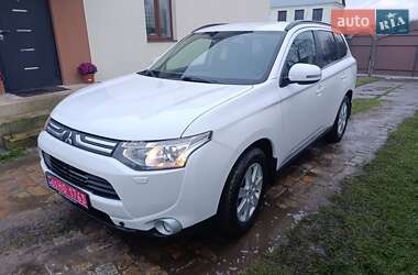 Позашляховик / Кросовер Mitsubishi Outlander 2013 в Гощі