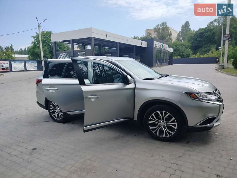 Внедорожник / Кроссовер Mitsubishi Outlander 2018 в Тернополе фото 8 Внедорожник / Кроссовер Mitsubishi Outlander 2018 в Тернополе