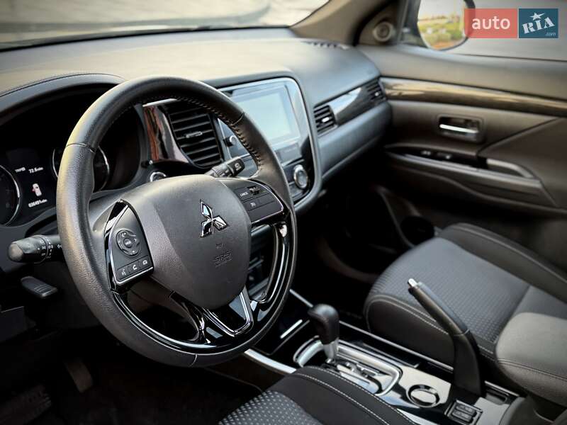 Внедорожник / Кроссовер Mitsubishi Outlander 2018 в Харькове фото 22 Внедорожник / Кроссовер Mitsubishi Outlander 2018 в Харькове