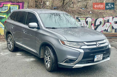 Внедорожник / Кроссовер Mitsubishi Outlander 2016 в Киеве
