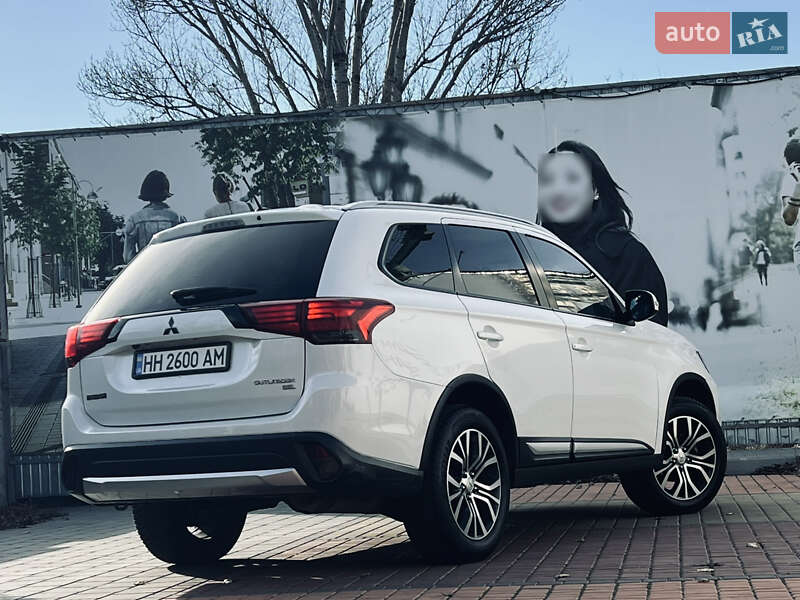 Внедорожник / Кроссовер Mitsubishi Outlander 2015 в Одессе фото 14 Внедорожник / Кроссовер Mitsubishi Outlander 2015 в Одессе