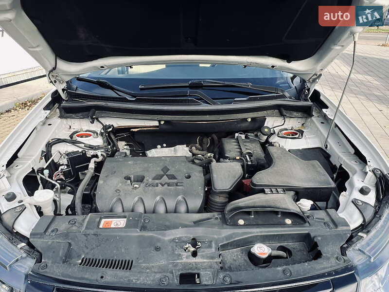 Внедорожник / Кроссовер Mitsubishi Outlander 2015 в Одессе фото 48 Внедорожник / Кроссовер Mitsubishi Outlander 2015 в Одессе