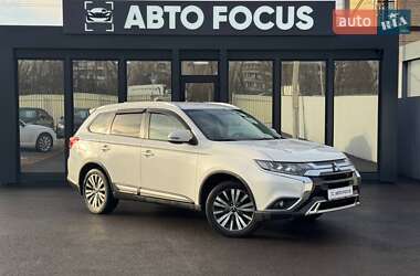 Позашляховик / Кросовер Mitsubishi Outlander 2019 в Києві