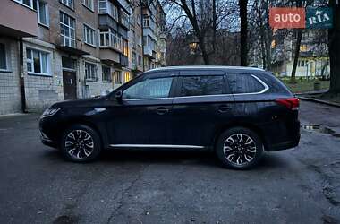 Позашляховик / Кросовер Mitsubishi Outlander 2018 в Києві