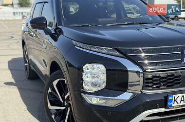 Внедорожник / Кроссовер Mitsubishi Outlander 2024 в Киеве