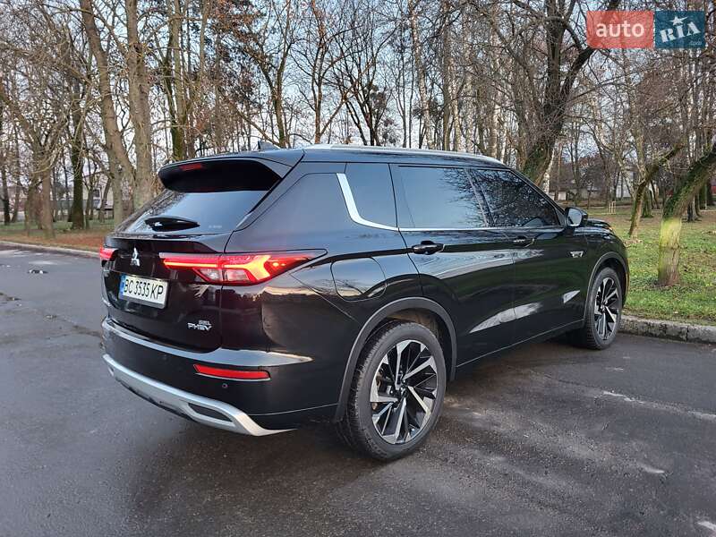 Позашляховик / Кросовер Mitsubishi Outlander 2022 в Львові