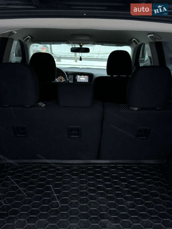 Внедорожник / Кроссовер Mitsubishi Outlander 2016 в Кривом Роге