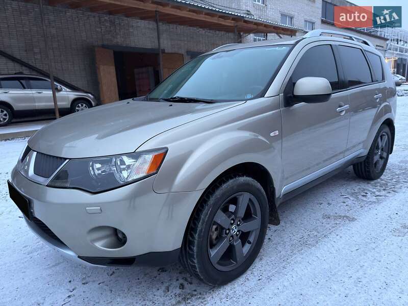 Внедорожник / Кроссовер Mitsubishi Outlander 2007 в Ахтырке