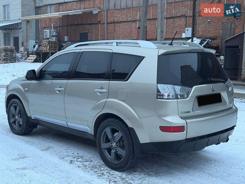 Внедорожник / Кроссовер Mitsubishi Outlander 2007 в Ахтырке
