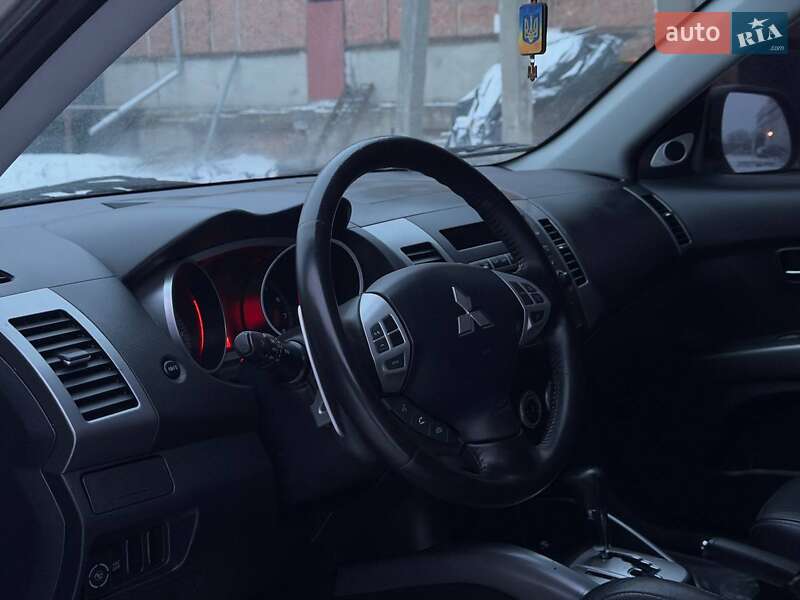 Внедорожник / Кроссовер Mitsubishi Outlander 2007 в Ахтырке
