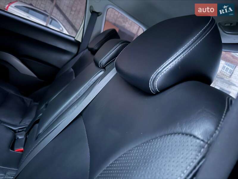 Внедорожник / Кроссовер Mitsubishi Outlander 2007 в Ахтырке