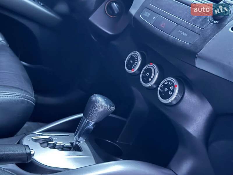 Внедорожник / Кроссовер Mitsubishi Outlander 2007 в Ахтырке