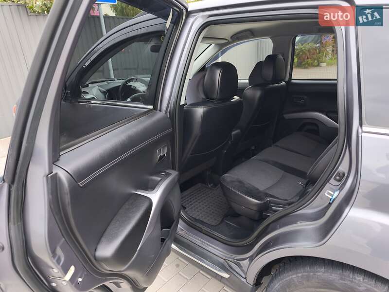 Внедорожник / Кроссовер Mitsubishi Outlander 2010 в Киеве