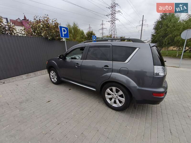 Внедорожник / Кроссовер Mitsubishi Outlander 2010 в Киеве