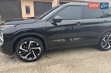 Позашляховик / Кросовер Mitsubishi Outlander 2021 в Кам'янському