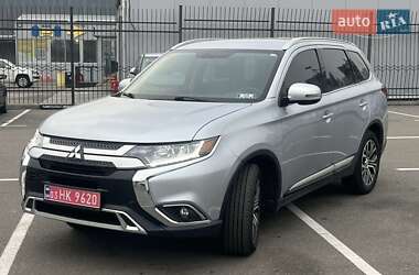 Внедорожник / Кроссовер Mitsubishi Outlander 2017 в Киеве